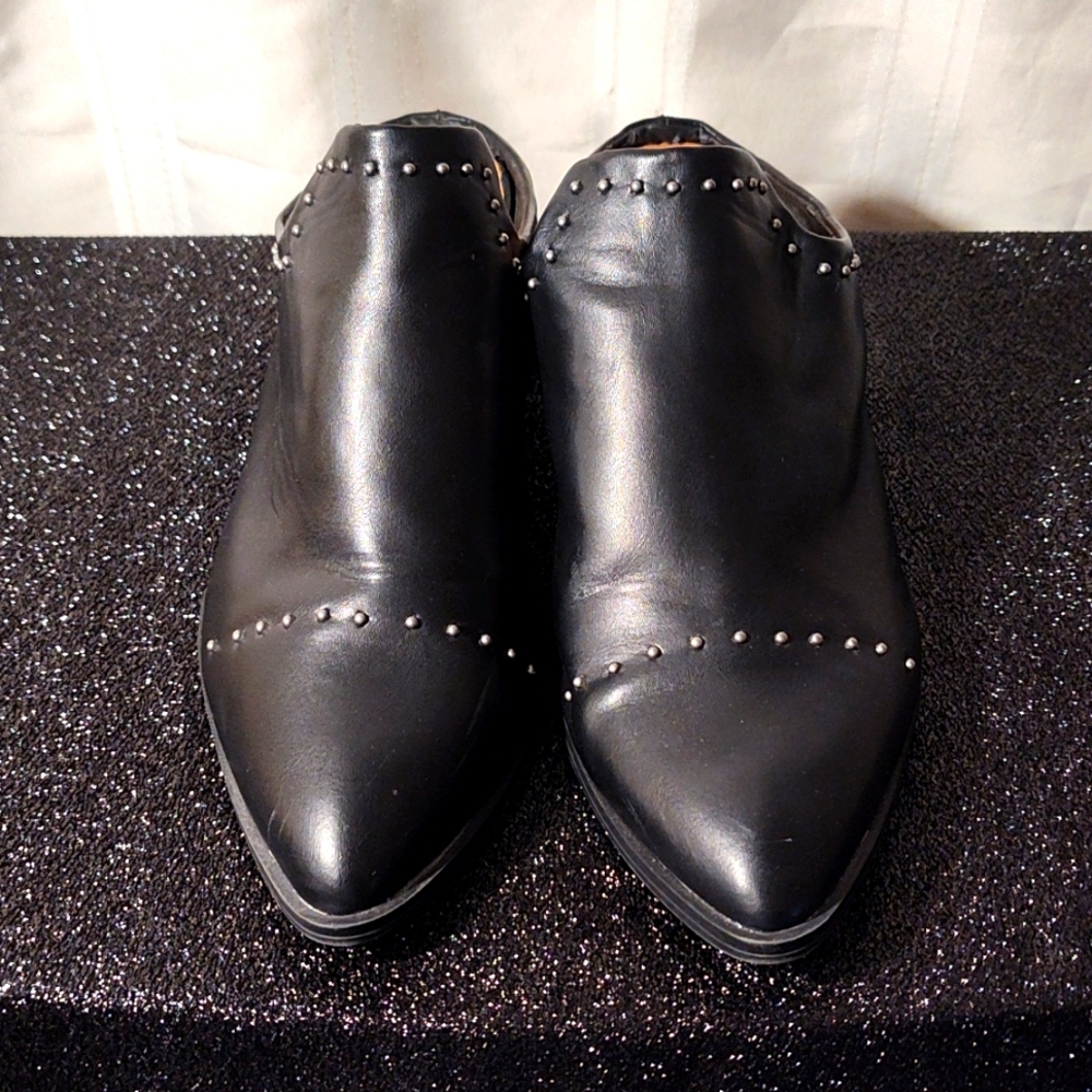 Universal Thread Mules - image 1